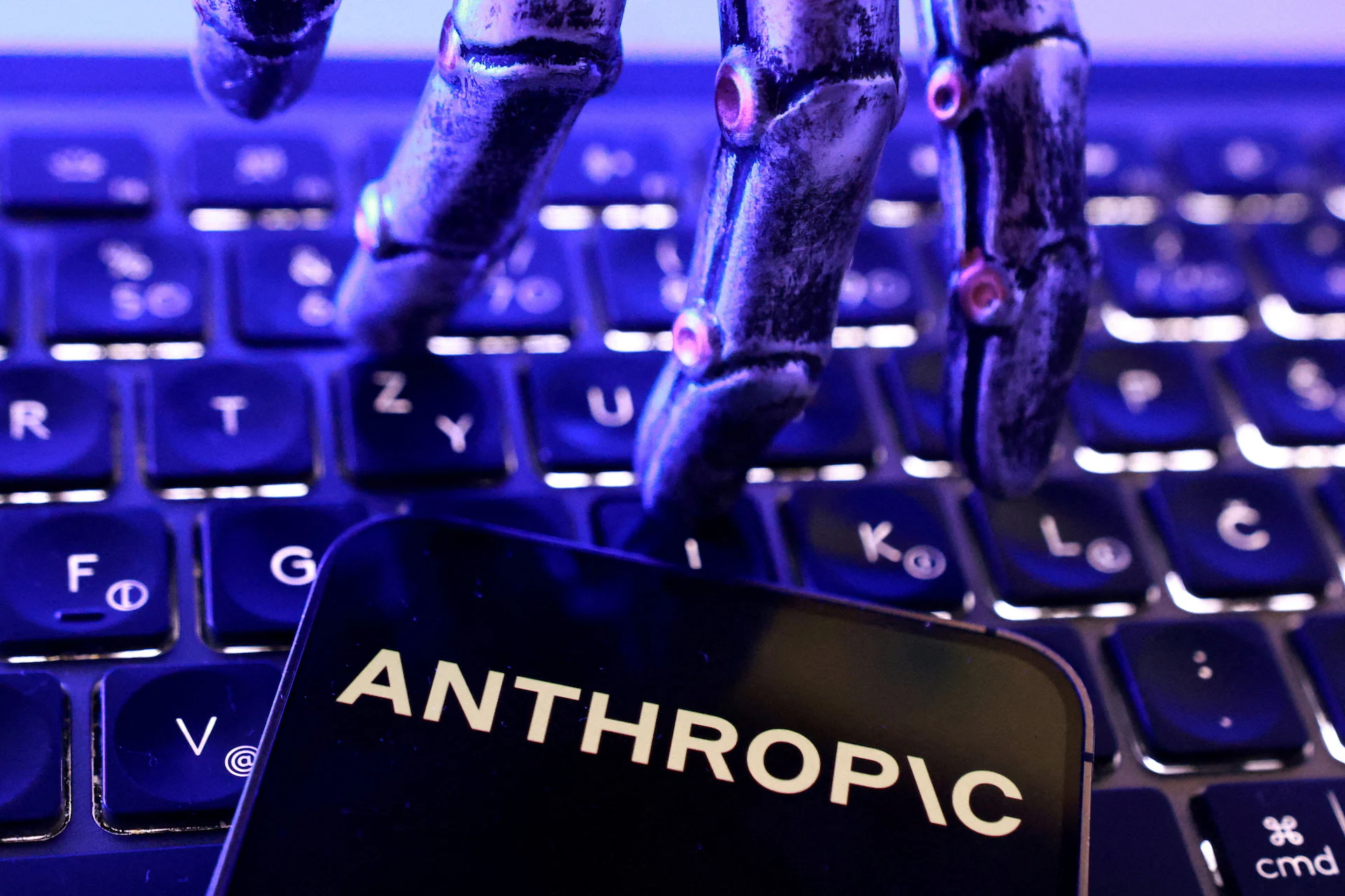 Anthropic تخطط لمنح الشركات تحكمًا أكبر في مكان الاحتفاظ ببيانات Claude