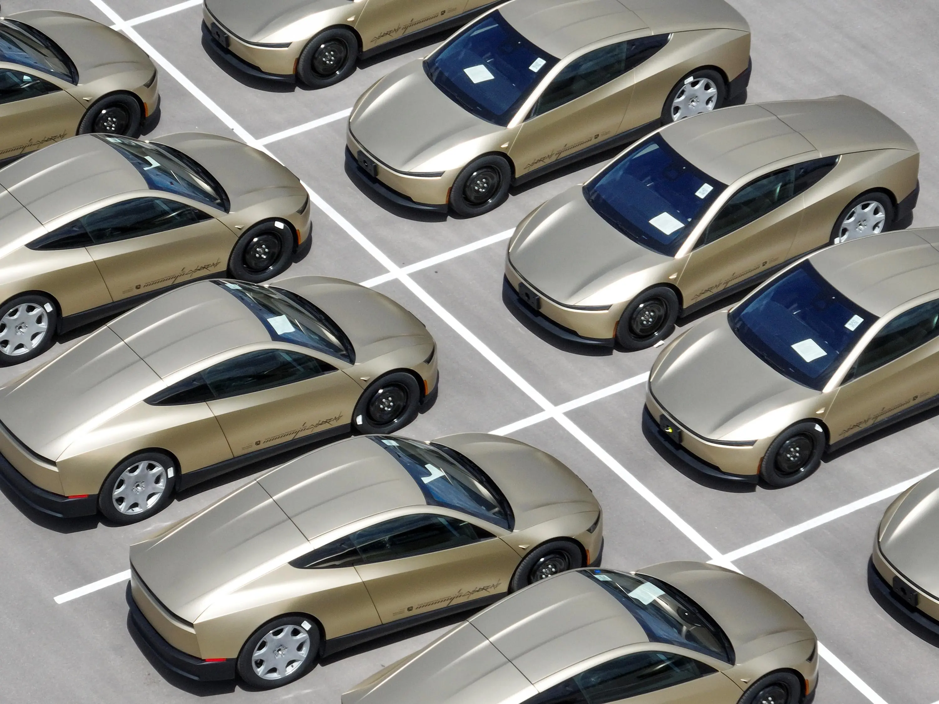 تسلا تطلق سيارتها الذاتية القيادة Cybercab وسط تساؤلات حول جاهزية البرمجيات