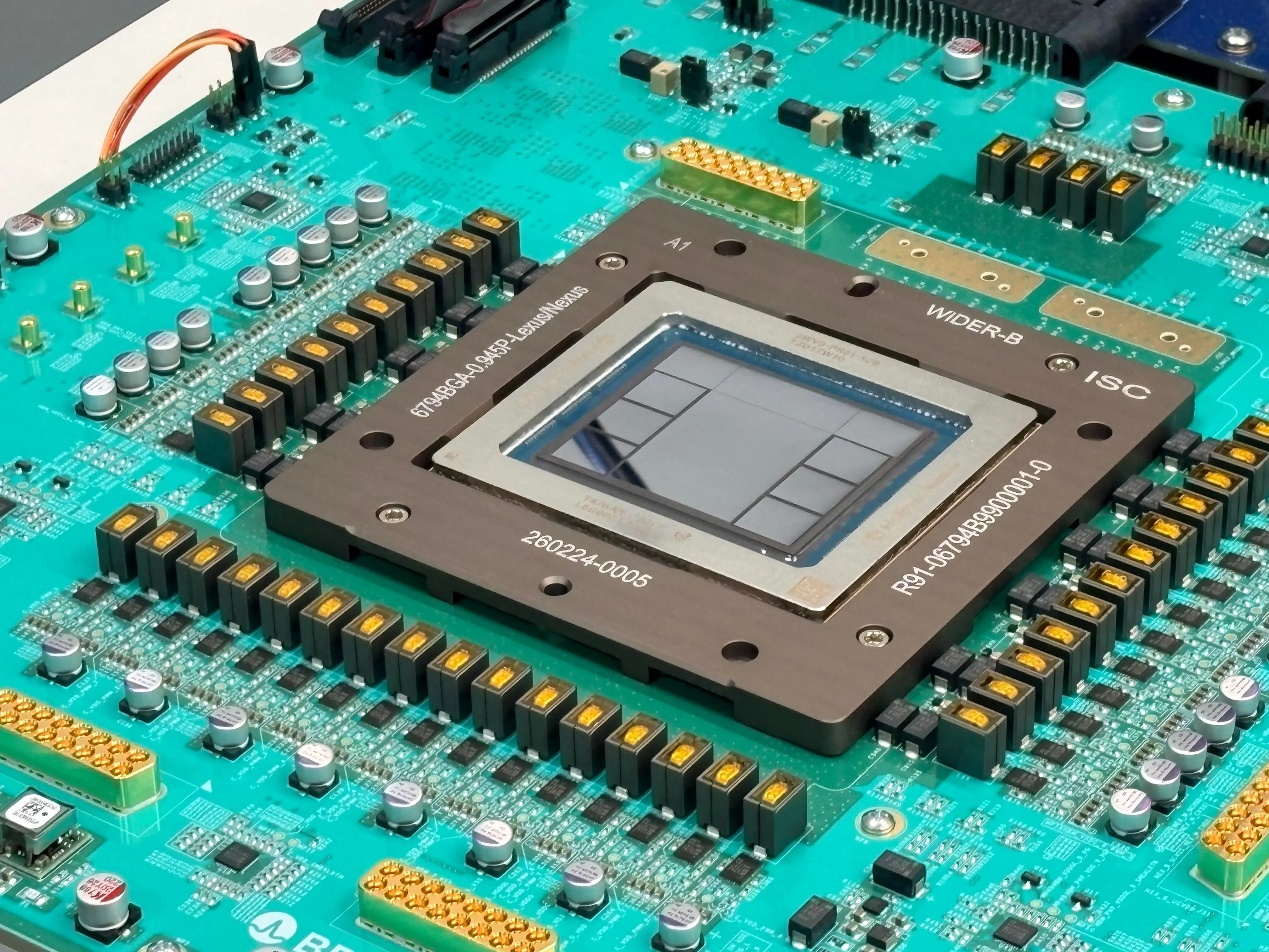 رقاقة جلابينيو من OpenAI تتفوق على معالجات Nvidia في اختبارات الاستدلال