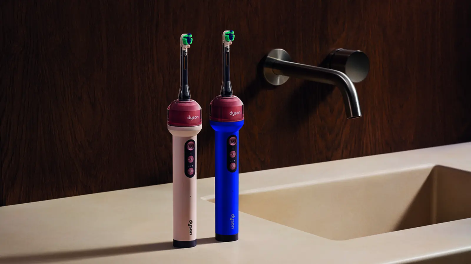فرشاة أسنان ذكية من Dyson بكاميرا وتعلم آلي بسعر 500 دولار