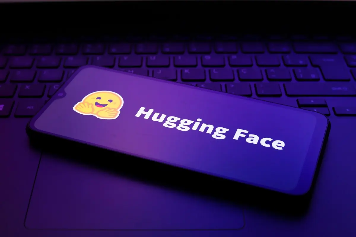 منصة Hugging Face تتلقى عروضًا للاستحواذ بقيمة 13 مليار دولار