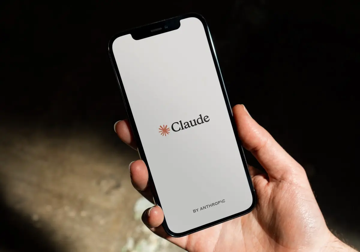 Anthropic توحد نظام الذاكرة في Claude لتذكر المحادثات السابقة