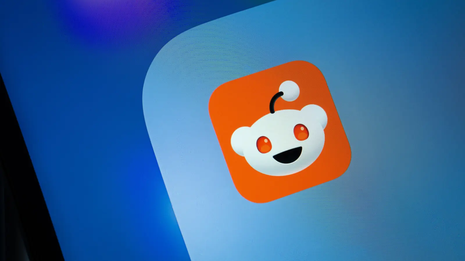 Reddit تختبر تحويل المنشورات إلى محتوى صوتي وفيديو