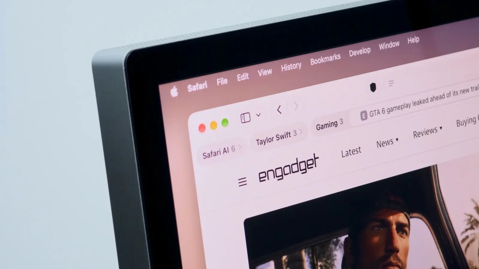 Safari يستخدم الذكاء الاصطناعي لتنظيم علامات التبويب تلقائيًا في macOS 27