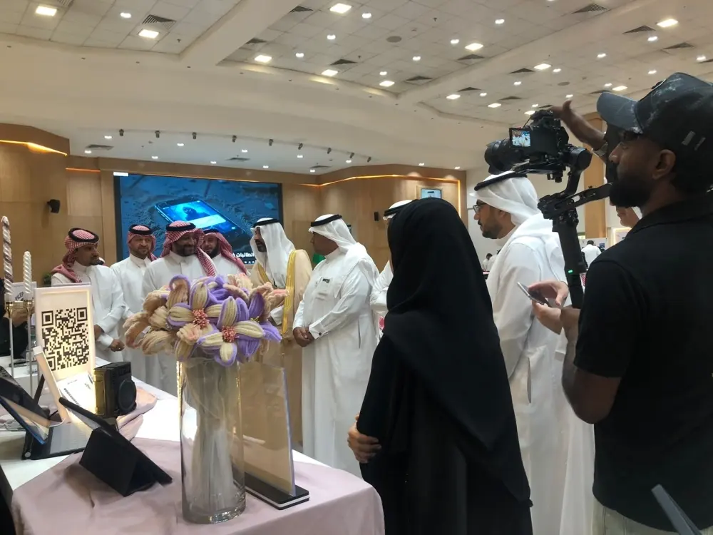 100 طالبة يبتكرن بالذكاء الاصطناعي في الأحساء ضمن برنامج سفيرات الموهبة
